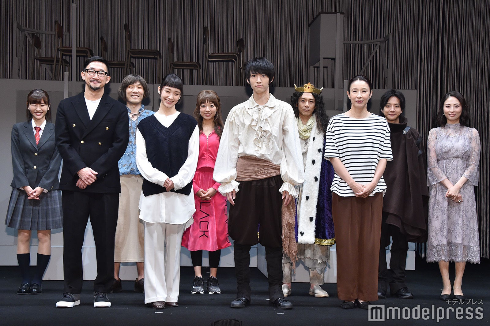 前列左より：矢島弘一、剛力彩芽、和田雅成、水野美紀、後列左より：水原ゆき、宮下貴浩、真凛、富田翔、椎名鯛造、福田ユミ （C）モデルプレス