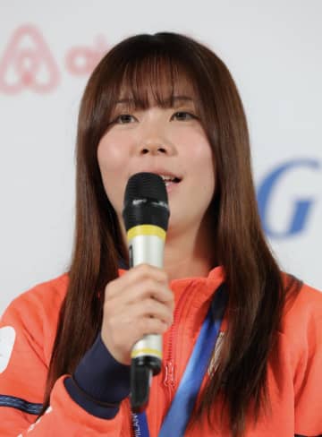 金メダルの深田茉莉「ミラノには大きなスタバがあるらしいので・みんなで行きたい」 19歳らしい笑顔 「スロープスタイルは諦めず絶対に出し切ると思った」