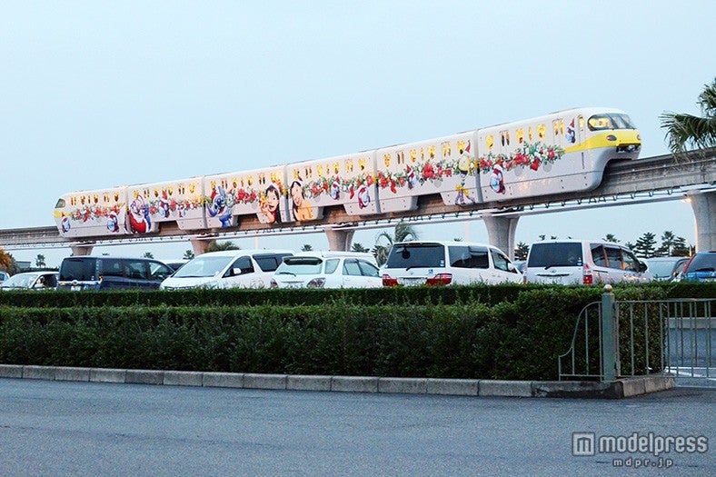 画像17/24) ディズニーリゾートライン、4つの駅がクリスマス仕様