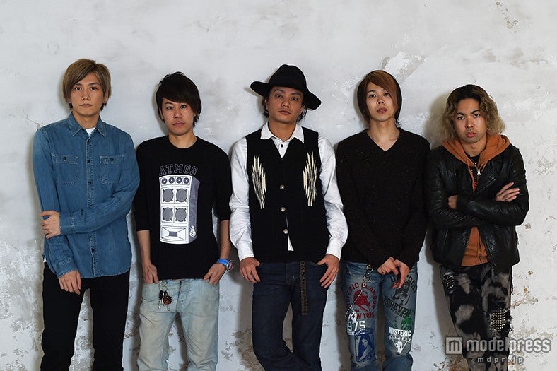 INKT（左から）Kei、kissy、KOKI、SASSY、mACKAz