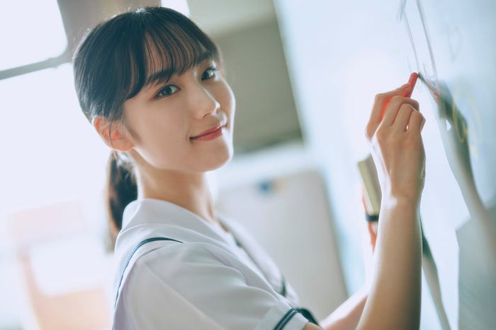 江端妃咲(画像提供:小学館)