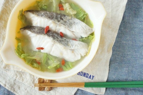 タラとレタスの鶏がらスープ煮