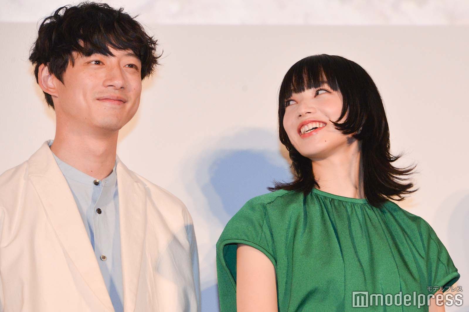 坂口健太郎、小松菜奈 （C）モデルプレス