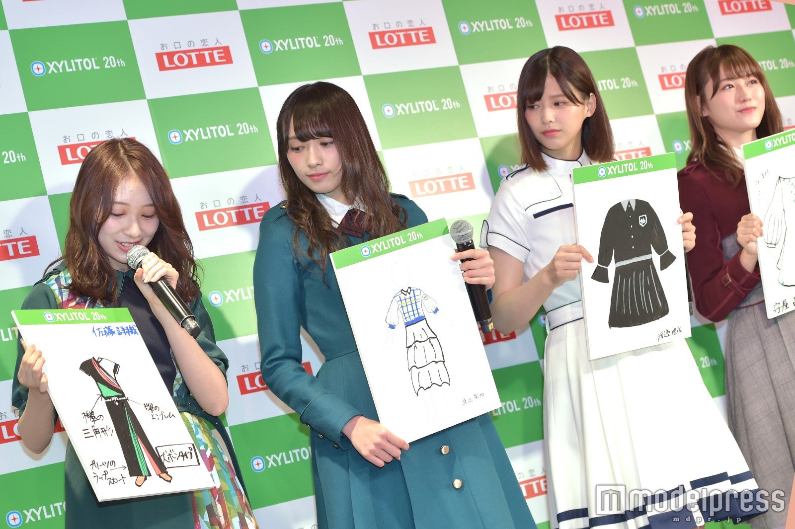 （左から）佐藤詩織、渡辺梨加、渡邉理佐、守屋茜 （C）モデルプレス