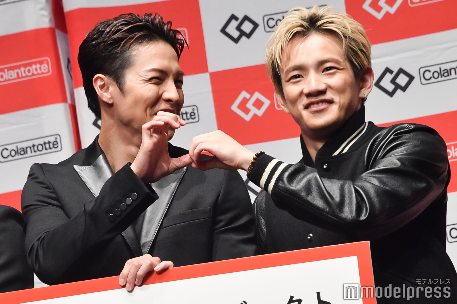 その後息ぴったりにポーズしたRIKU、浦川翔平（C）モデルプレス