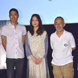 (左から)西村義明プロデューサー、朝倉あき、鈴木敏夫プロデューサー