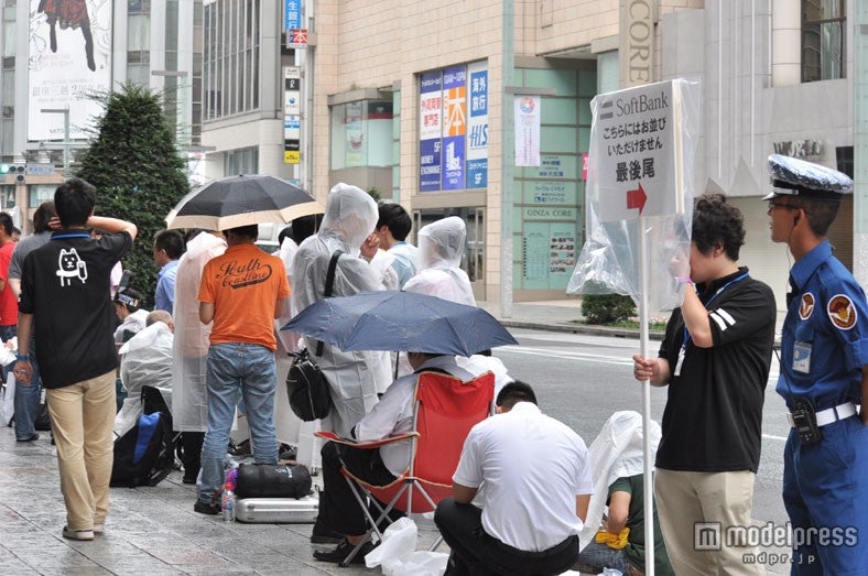 「iPhone 5」発売に朝から行列 孫正義社長「スティーブは偉大」