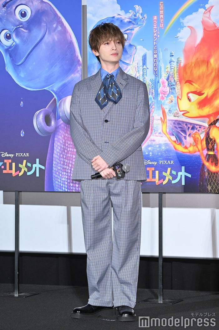 チェックスーツを着こなす玉森裕太(C)モデルプレス