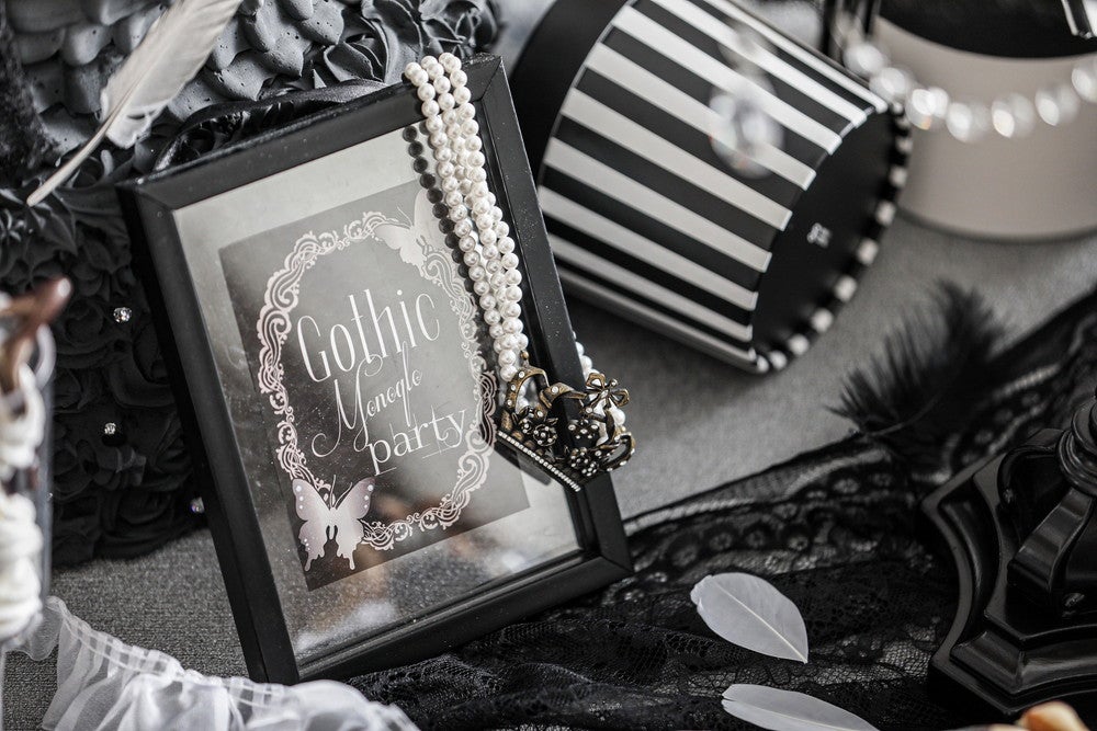 モノクロ・ゴシック スイーツパーティー／画像提供：ベストブライダル