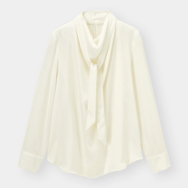 白のボウタイブラウス