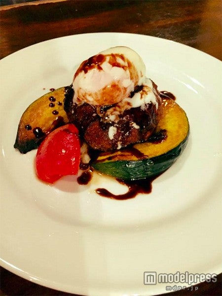 「子羊肩肉のクロケット」¥1500／画像提供：violette