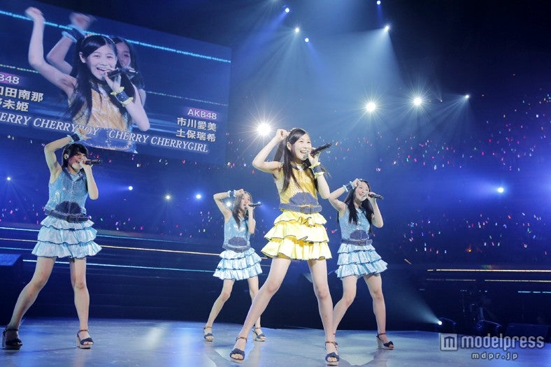 AKB48グループ研修生103名が圧巻のパフォーマンス／（C）AKS