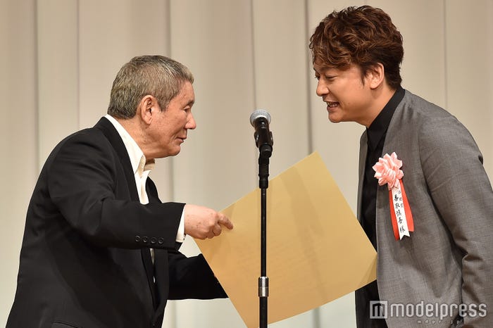 たけしからのSMAPイジリにツッコむ香取慎吾 (C)モデルプレス