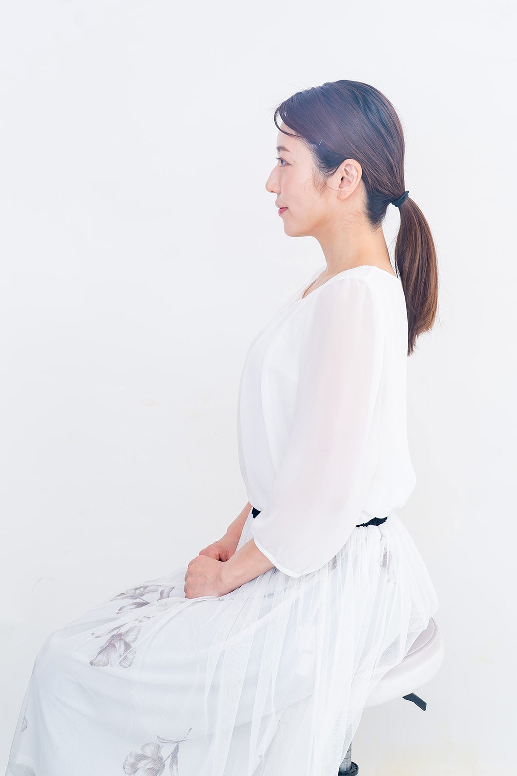 「手のひらマッサージで目の不調がスッキリ整う 眼圧リセット」紙面より（撮影：片桐圭）