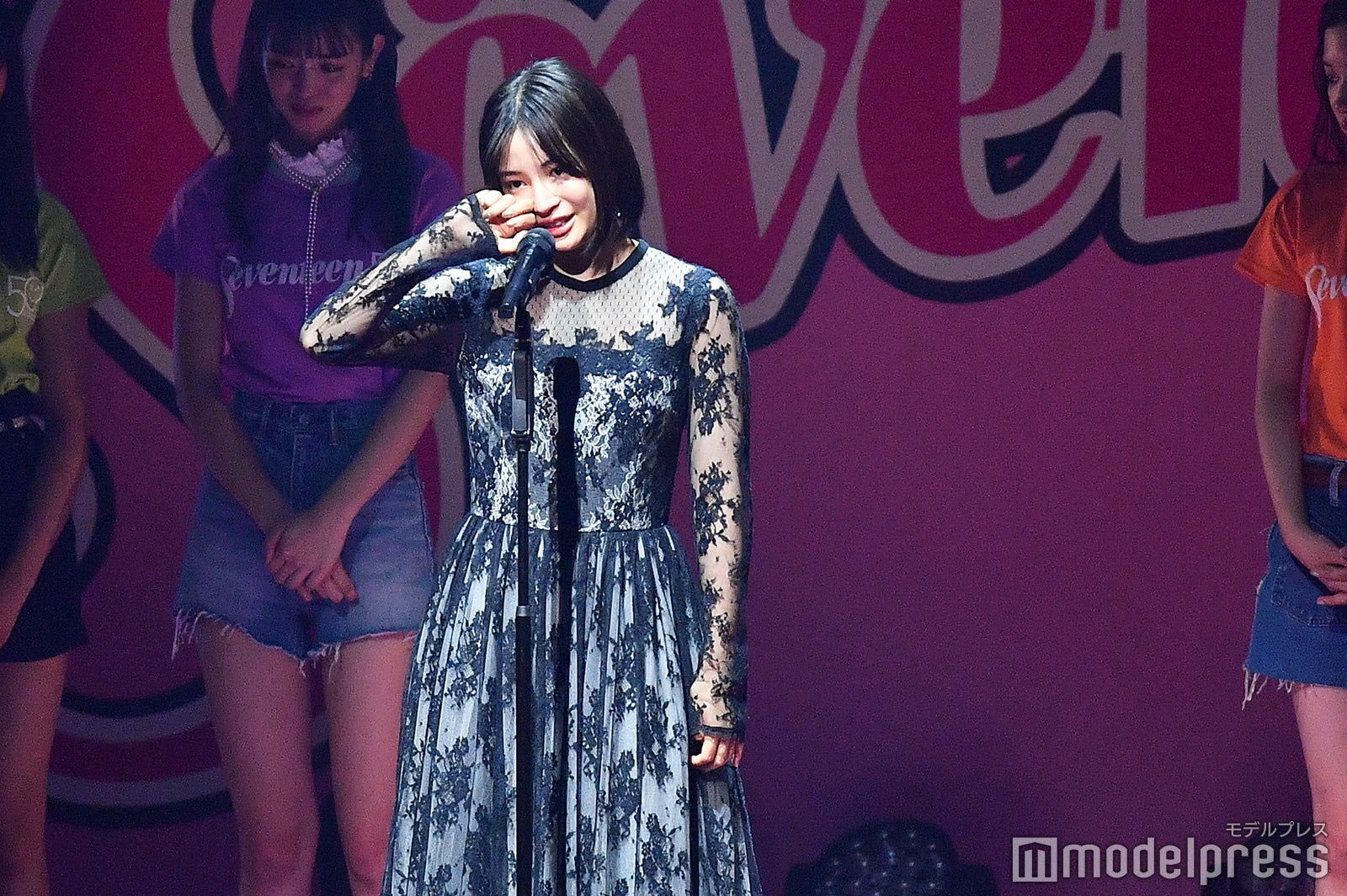 広瀬すず 涙の卒業式 新田真剣佑が駆けつける 姉 広瀬アリスからの手紙も Seventeen 夏の学園祭18 モデルプレス 広瀬すず 涙の卒業式 新田真剣佑が駆けつける 姉 広瀬アリスからの手紙も Seventeen 夏の学園祭18 モデルプレス