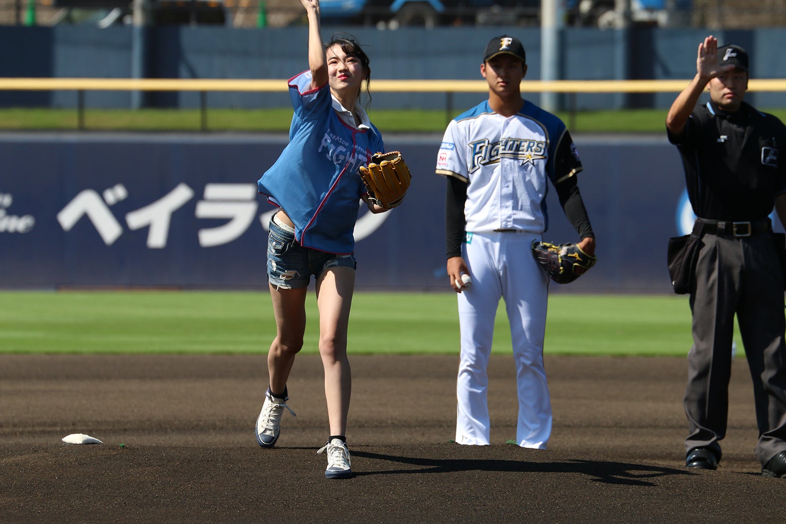 黒木麗奈（左）（提供写真）