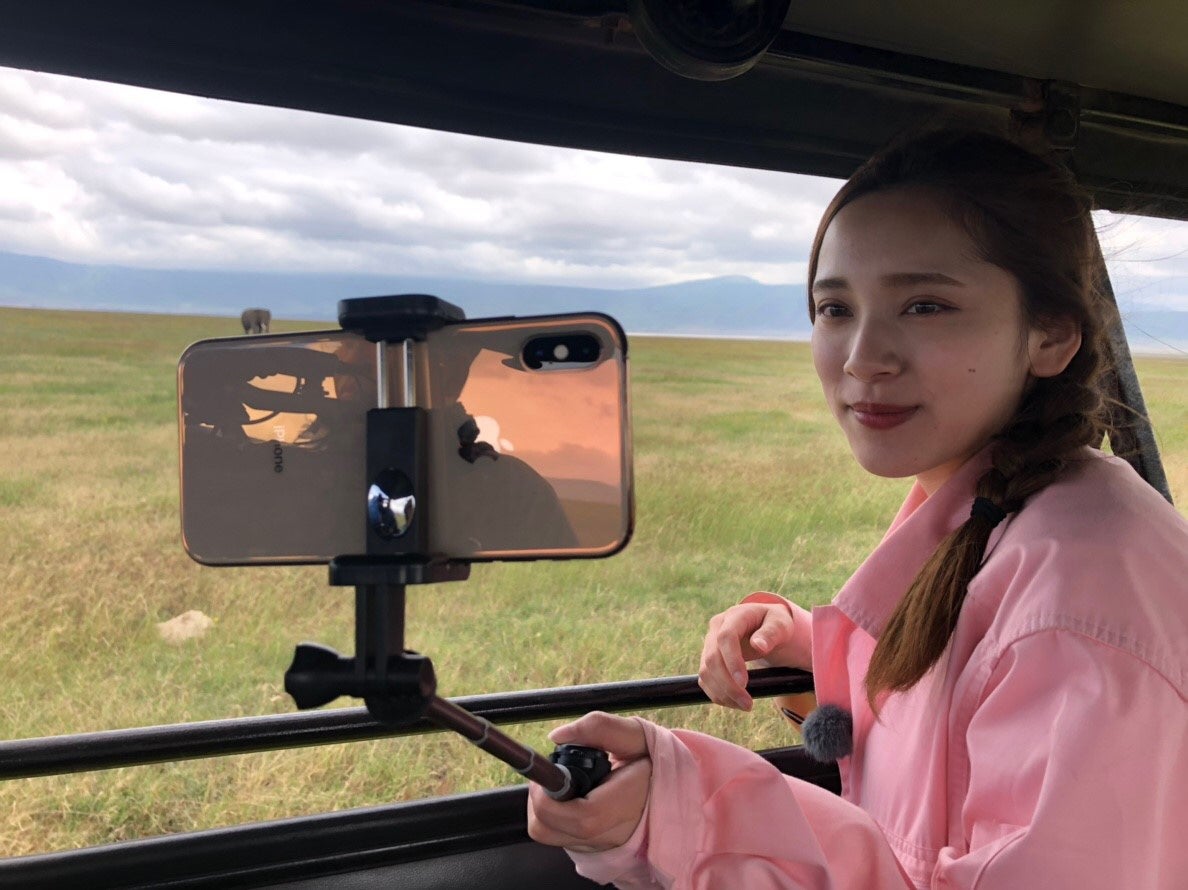 都丸紗也華／「所さんの目がテン！」アフリカ大陸タンザニア大型ロケの様子（C）日本テレビ