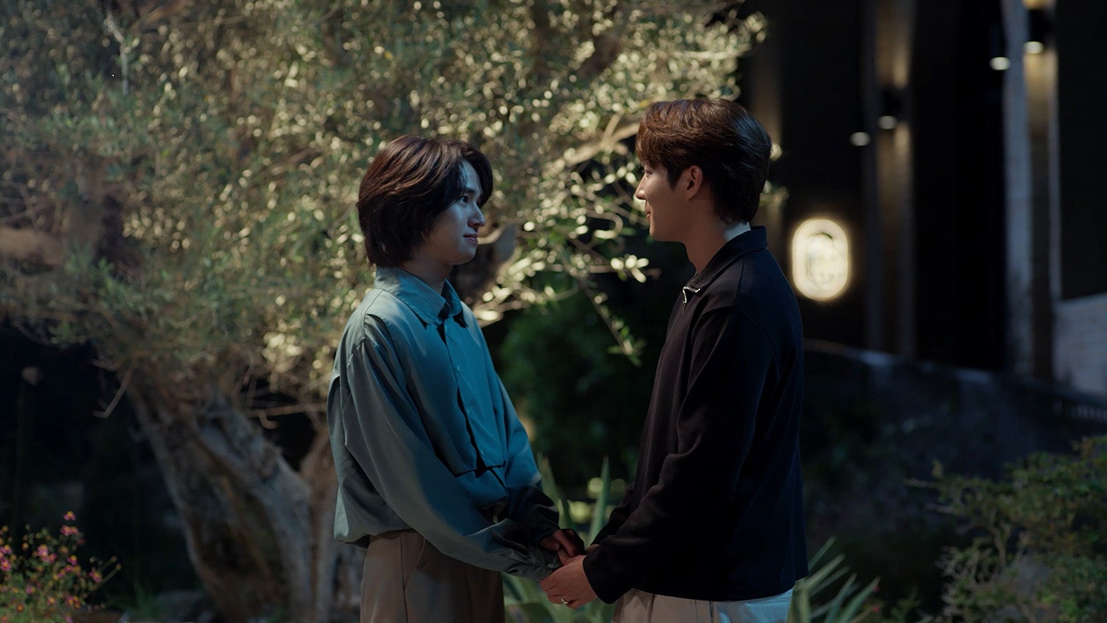 フルーク=ナタット・シリポントーン、ユド=タンタット・ターリンピロム（C）datinggame2025