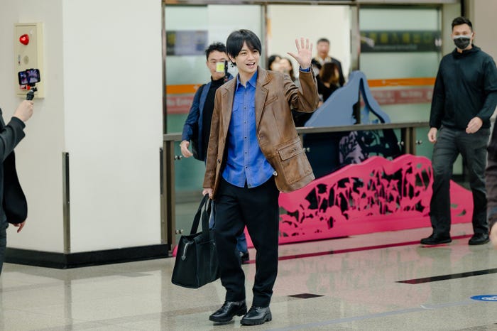 中島健人/台湾の空港到着時の写真(C)カンテレ