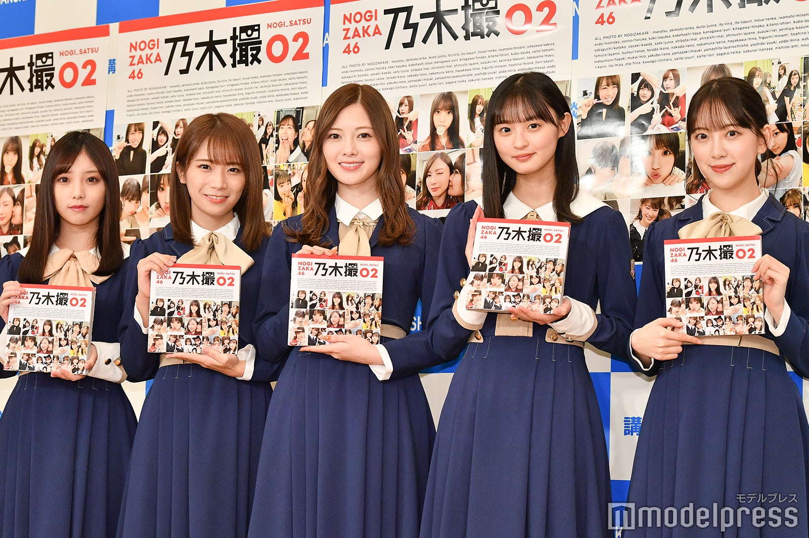 乃木坂46グループ メンバー写真まとめ売り 乃木坂46写真集「乃木撮」史上初の年間30万部超え 歴代年間売上