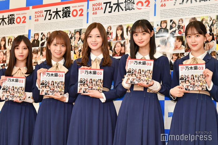 (左から)与田祐希、秋元真夏、白石麻衣、遠藤さくら、堀未央奈(C)モデルプレス