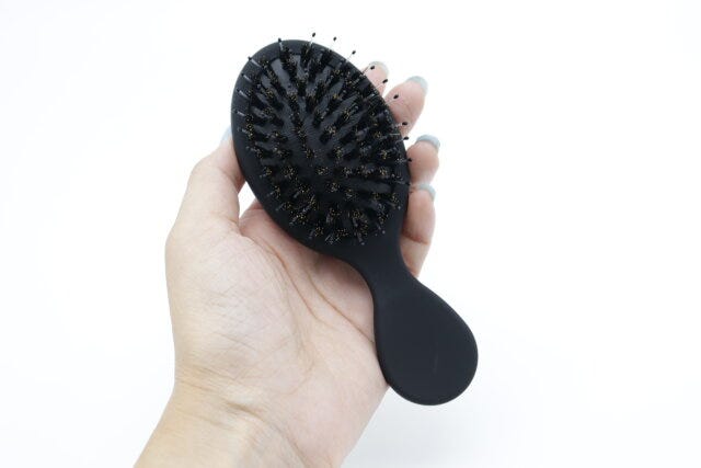 ダイソー　豚毛付ヘアブラシ　サイズ感