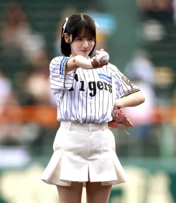 FRUITS ZIPPER・鎮西寿々歌 西宮出身！甲子園で“凱旋始球式”球児
