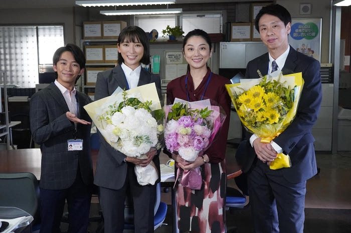 (左から)加藤清史郎、杏、小池栄子、大倉孝二 (C)フジテレビ