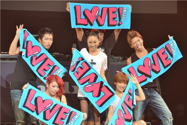 青山テルマ、湘南乃風・RED RICEと1年ぶりの共演　GIRL NEXT DOORもミニスカで熱唱