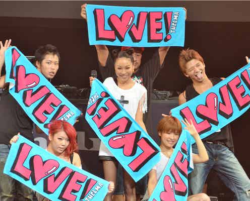 青山テルマ、湘南乃風・RED RICEと1年ぶりの共演 GIRL NEXT DOORもミニスカで熱唱