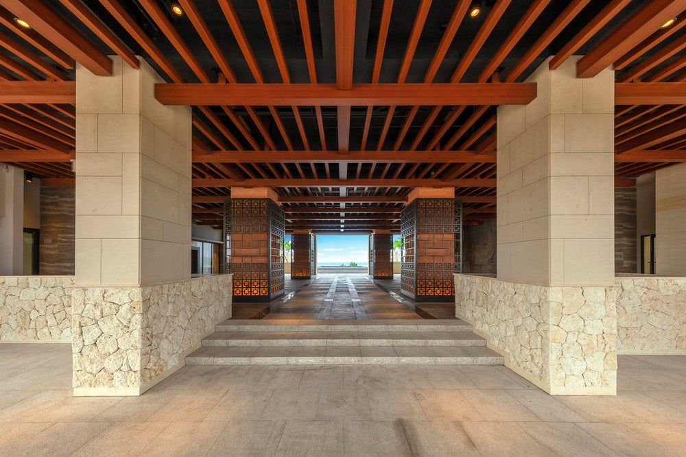 オープンエアーのロビー／画像提供：サンフロンティア不動産