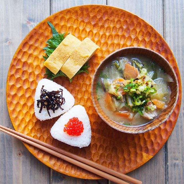 おにぎりと相性抜群の献立レシピまとめ 簡単に作れるおかず 汁物までをご紹介 モデルプレス おにぎりと相性抜群の献立レシピまとめ 簡単に作れるおかず 汁物までをご紹介 モデルプレス