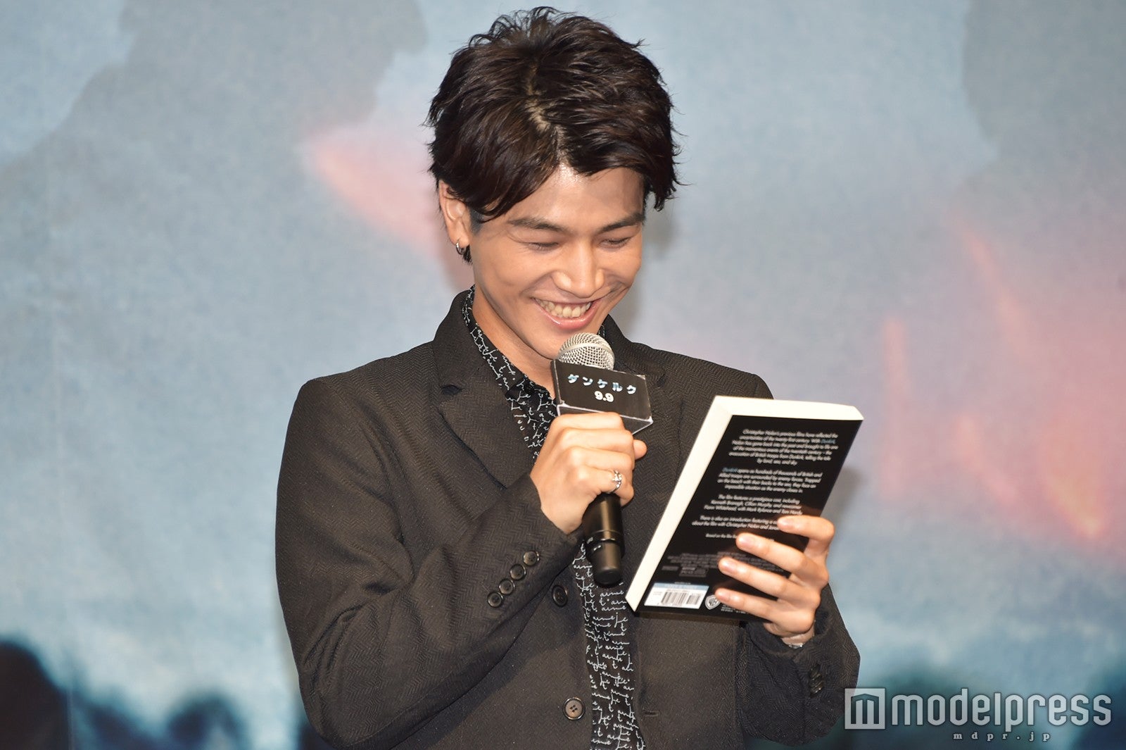 EXILE岩田剛典、サプライズプレゼントに笑顔弾ける「童心に返りました！」