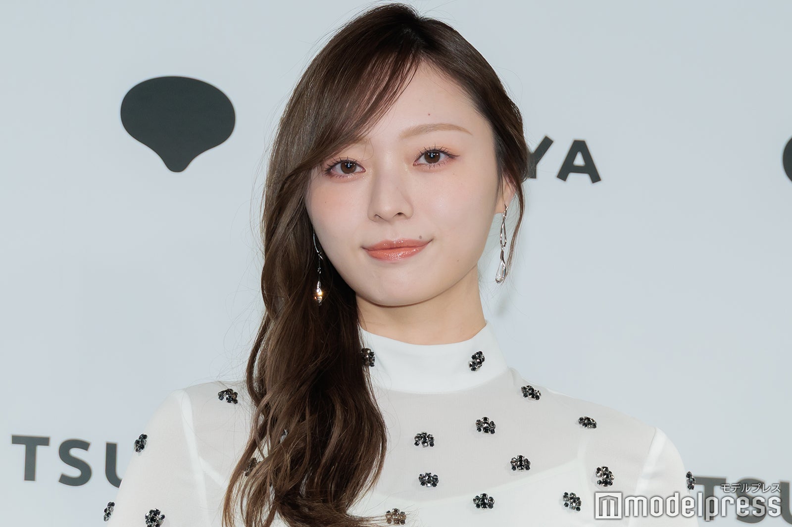 乃木坂46梅澤美波、“憧れ”白石麻衣と「距離が近くなった」卒業後の交流明かす 加入10年目迎えグループへの思いも【透明な覚悟】