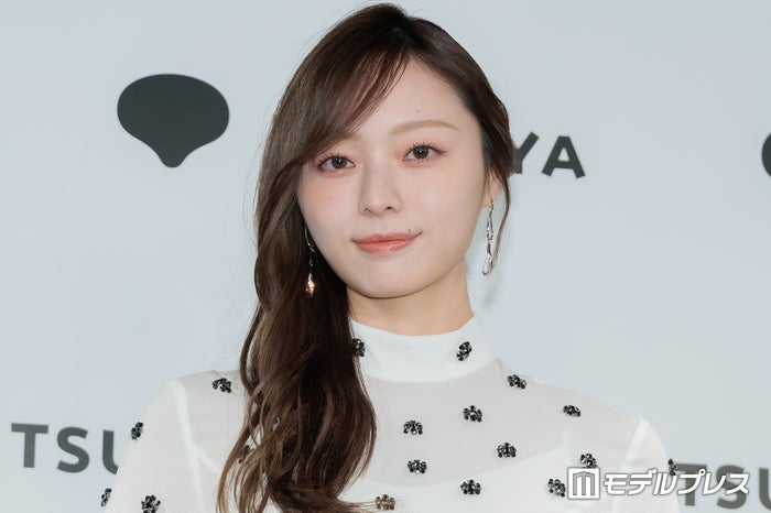 乃木坂46梅澤美波、“憧れ”白石麻衣と「距離が近くなった」卒業後の交流明かす 加入10年目迎えグループへの思いも【透明な覚悟】