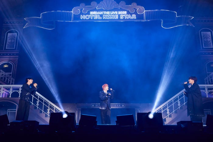 EIKU、タカシ、KEVIN「How Fool We Are」(撮影:ウチダアキヤ/草間智博)