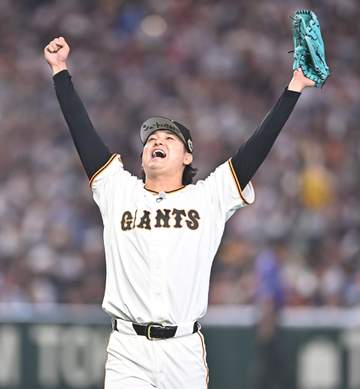 巨人・田中瑛が“珍予告”でファン大爆笑 帽子のつばに「シュートいきます♡」→レイエスに打ち返されて天を仰ぐ