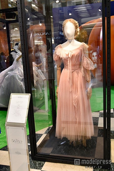 画像2 30 実写版 シンデレラ カボチャの馬車 本物の ガラスの靴 や舞踏会のドレス 豪華絢爛な世界が現実に モデルプレス