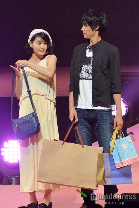 画像4/4) 「あまちゃん」橋本愛・福士蒼汰がショッピングデート