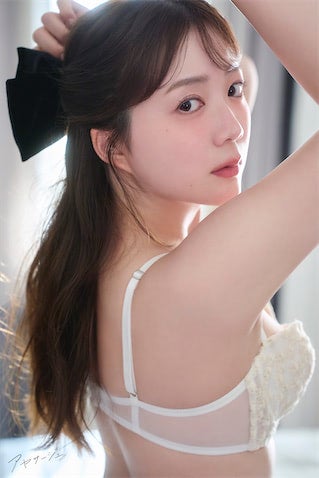伊藤彩沙、写真集『アヤサージュ』で"オトナカワイイ"を追求 20代ラストの輝きを収める