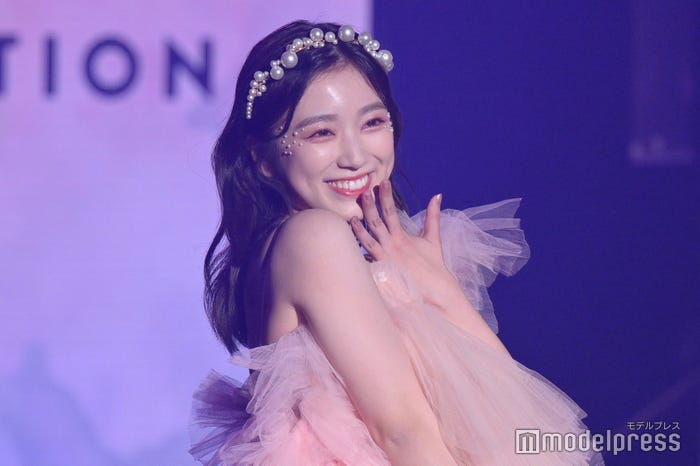 矢吹奈子(C)モデルプレス