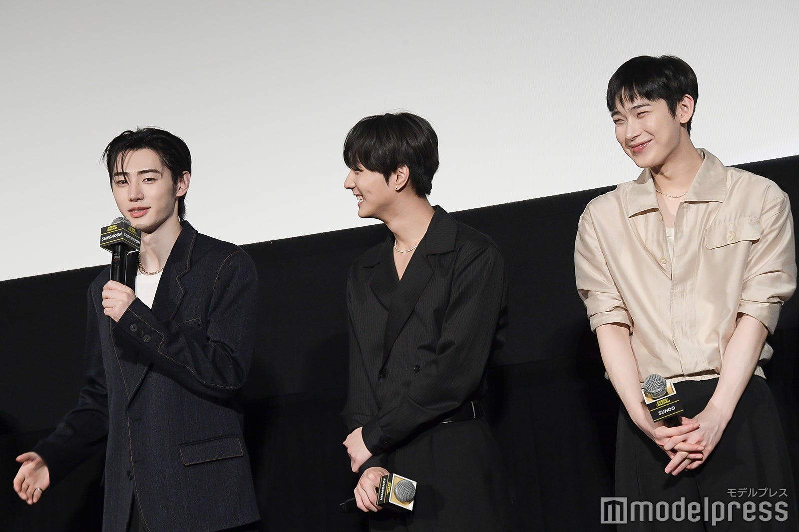 SUNGHOON（ソンフン）のコメントに笑う（ジョンウォン）、SUNOO（ソヌ）（C）モデルプレス