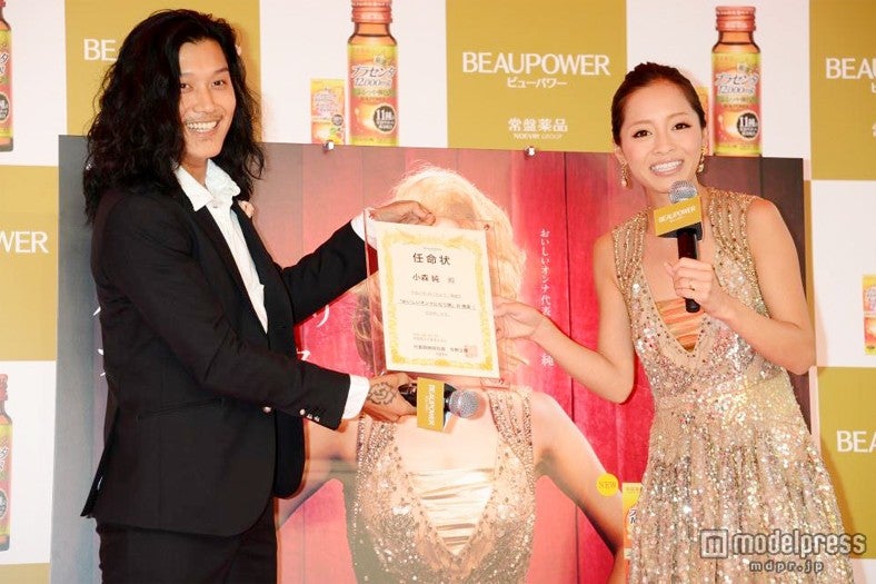 小森純（左）と夫・今井諒（右）