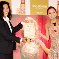 小森純(左)と夫・今井諒(右)