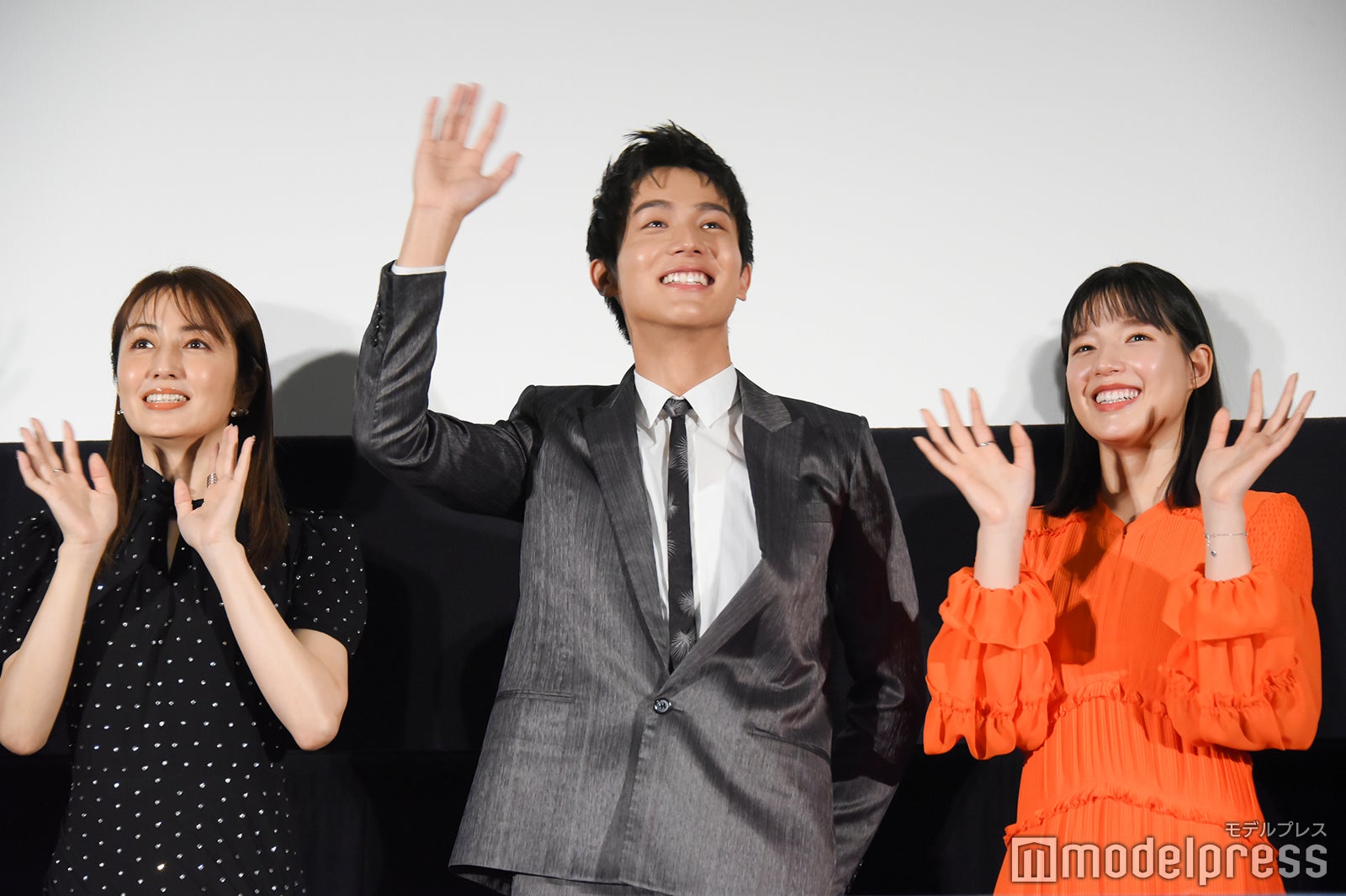 （左から）矢田亜希子、中川大志、石井杏奈（C）モデルプレス