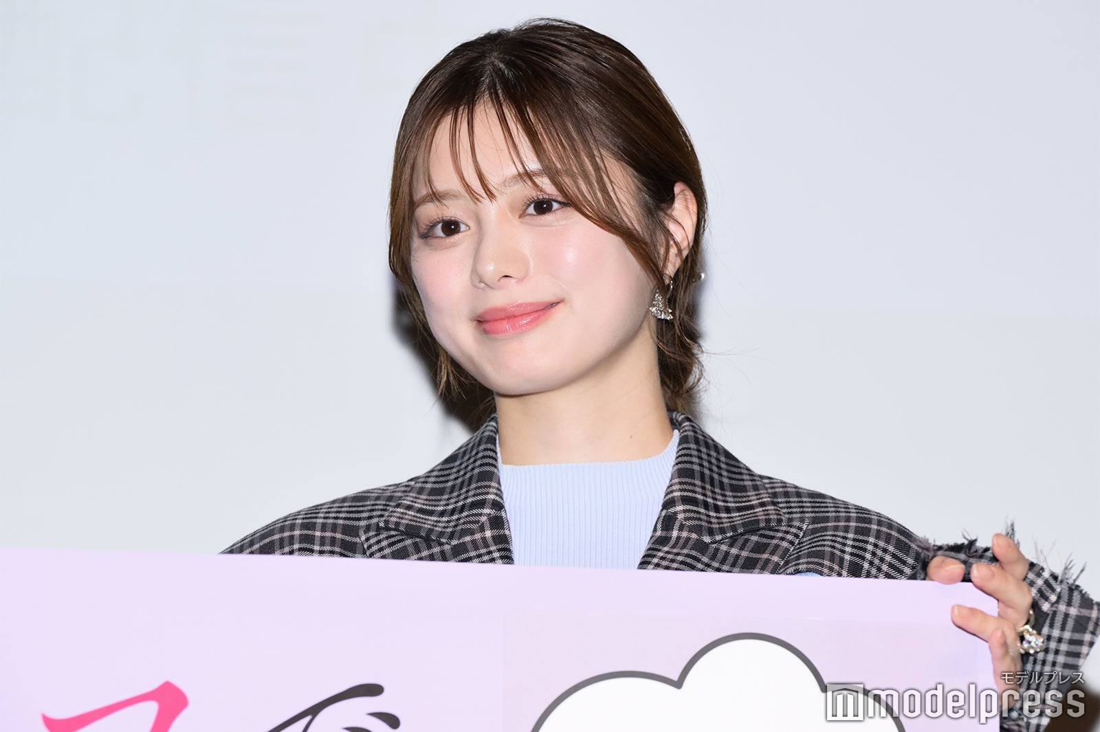 紺野彩夏（C）モデルプレス