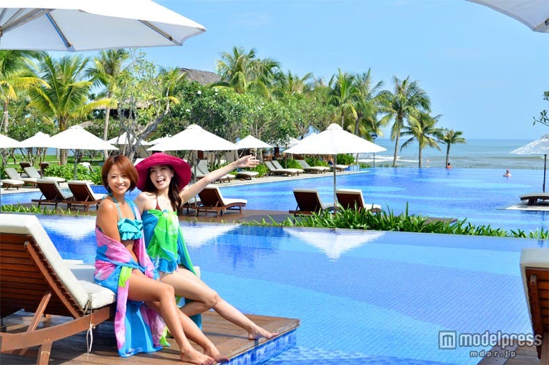 開放的なプールサイドでココロとカラダを解き放つ/ヴィンパールラグジュアリーダナン