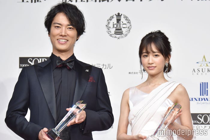 桐谷健太、前田敦子 (C)モデルプレス