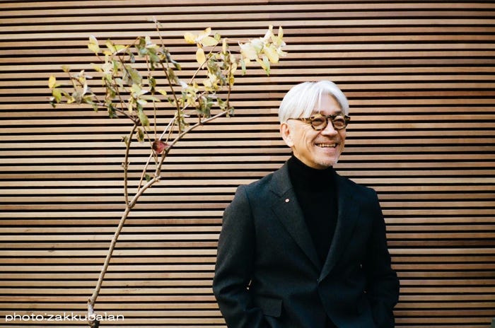 坂本龍一/「POPEYE」2018年3月号(2月10日発売、マガジンハウス)より/photo:zakkubalan
