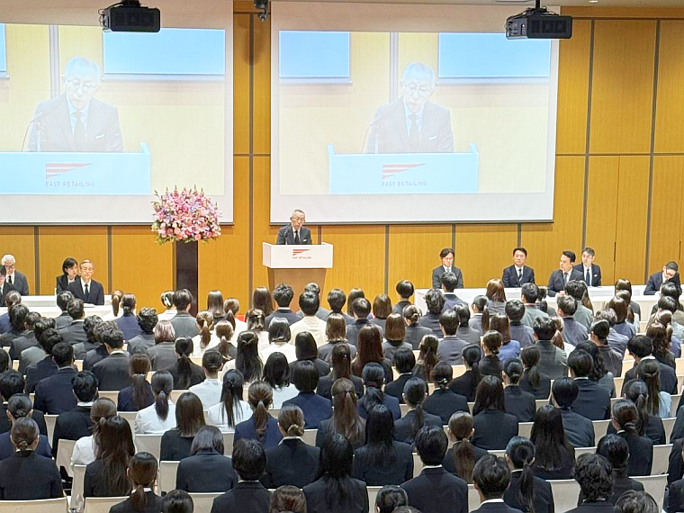 ファストリが入社式 柳井会長「自分の頭で考え、チームで仕事を」